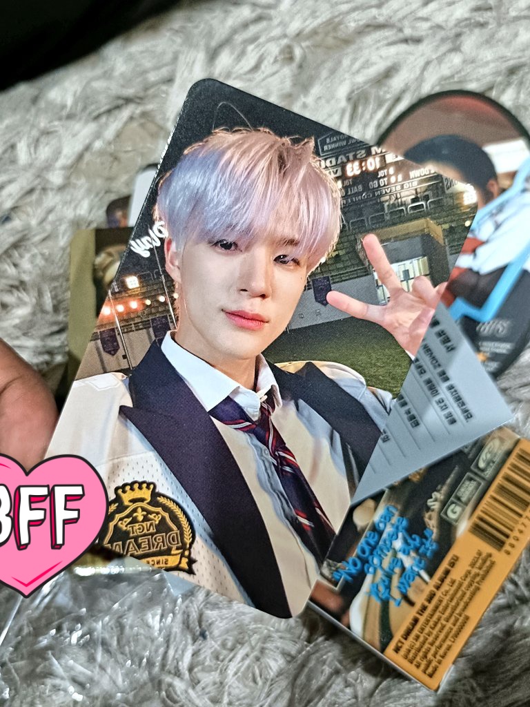 sbttyong's tweet photo. ternyata aku masih wangi J line tiap unboxing album dream wkwkw https://t.co/4BS6OocmX0
