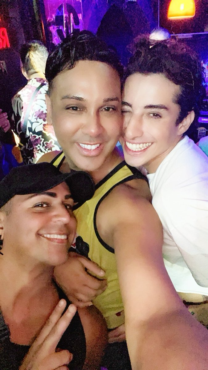 AlexisMateo79's tweet photo. If this picture could talk… 😮‍💨 @Gala_Varo “Gracias por representar nuestra comunidad #latinx en el #GlobalAllStars ❤️ you are an amazing inspiration. Mis respetos 🫡  Happy #HispanicHeritageMonth @JessicaWild88 #dragrace #bam https://t.co/5dwFCl6h16