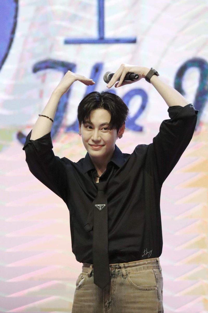 Maria182602's tweet photo. Boun's love for fans is limitless, and fans' love for Boun is also unlimited 🥰 @bb0un
#BounShanghai
#贝加鱼乐嘉年华
#贝加鱼乐bellgaent #bb0un #Bounnoppanut #noppanut #bounshanghai https://t.co/xxEmoiInzY