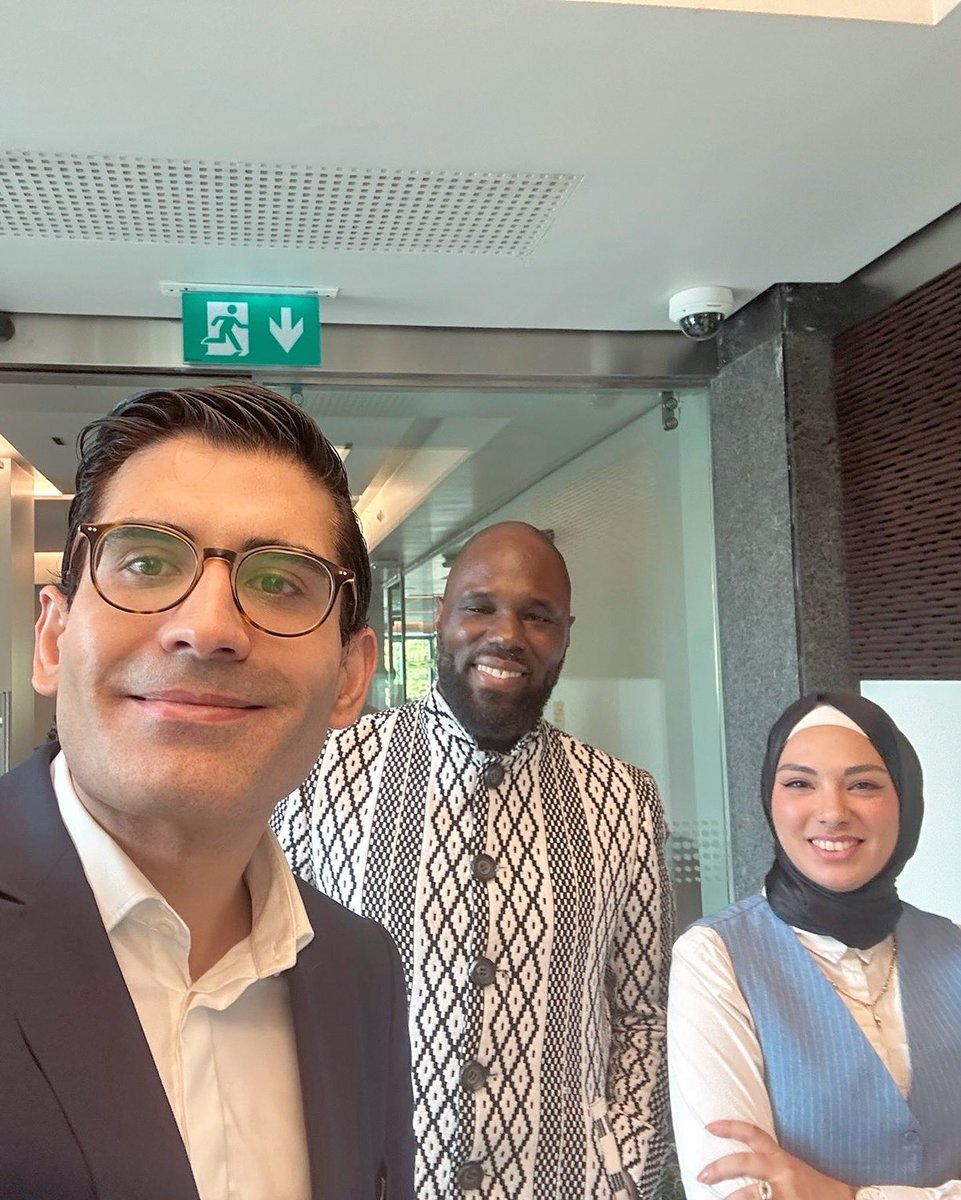 KemiSeba1's tweet photo. En direct de Turquie,🇹🇷, en mission ici , j’en profite pour accorder quelques interviews dans les médias du pays, au sujet de notre combat panafricaniste. Ici au siège de @yenisafakinternational , avec le directeur Ömer Kablan et l’excellente journaliste Selma . https://t.co/I4jJhLTWHW