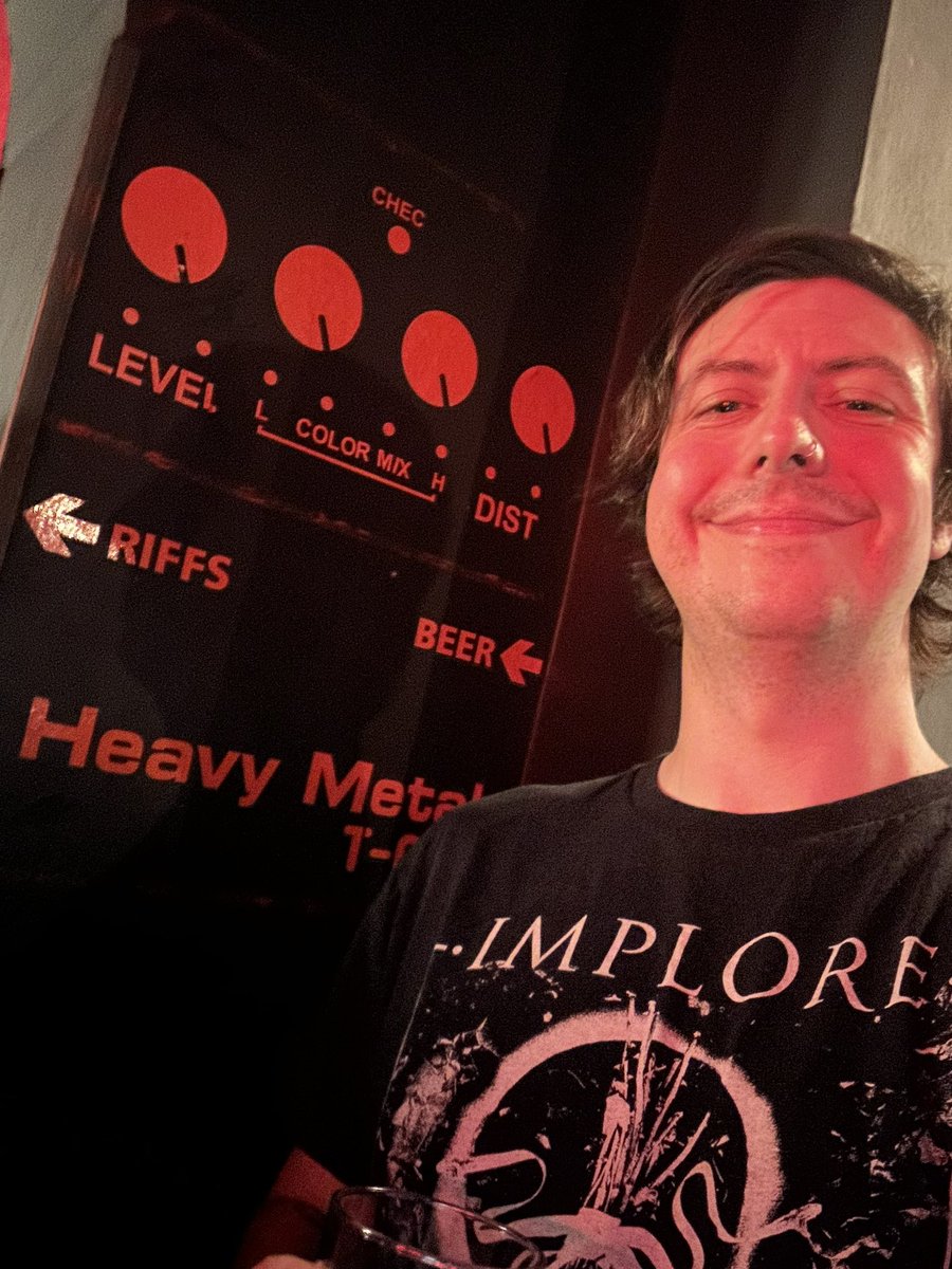Mastiffhchc's tweet photo. The best decor in a venue ever? @theTapNTumbler know what the fuck is up. 

Also, the show there last night fuckin’ ripped. Huge love to our Hull brothers @BattalionsDirt and mega grinders @Shrykull1 for helping us bash some heads in. https://t.co/bVCygk729Z