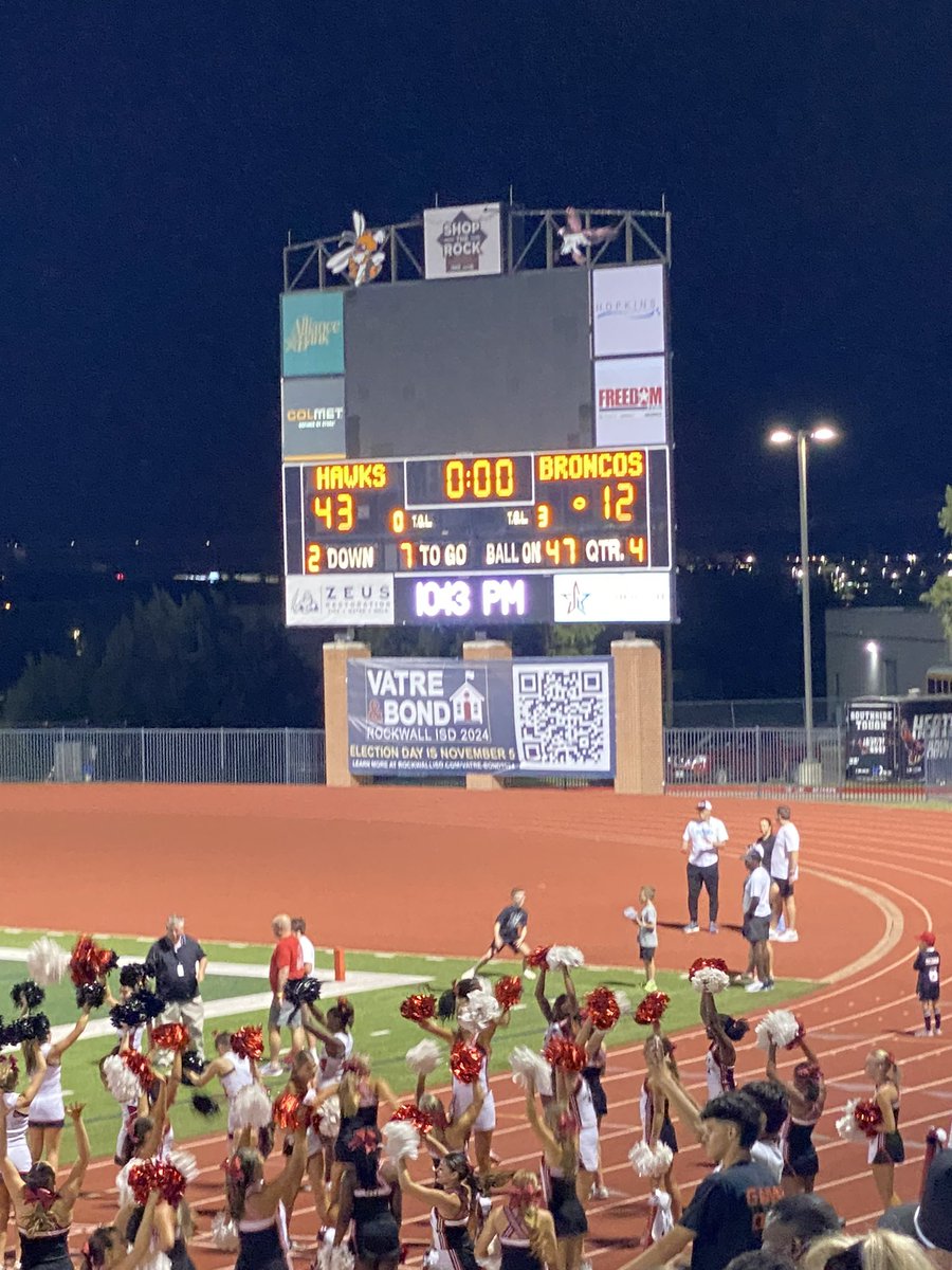 Harley_Hawk1's tweet photo. It was hot but definitely a great night for the homecoming game and the Hawks’ win over Mansfield Legacy! 43-12 #heathcheer #heathhawks #rhhs #southsidestrong #southsidetough https://t.co/2Kru11JTW2