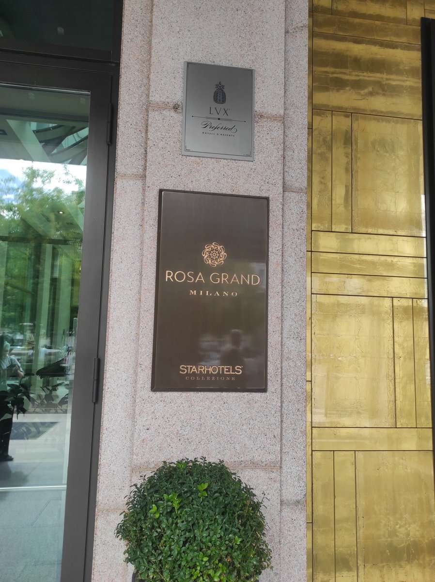 Valby_S's tweet image. Evento Dior Milano