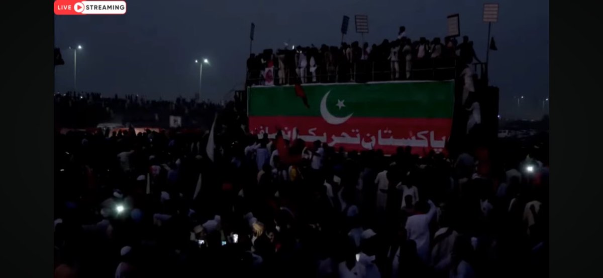 AsimNaseer81's tweet image. کھایا پیا کچھ نہیںُ تے مویشی منڈی برباد کر دی۔ تحریک انصاف کا لاہور میں لاکھوں کے جلسے کا دعوی  جھوٹ ثابت ہو گیاتحریک انصاف لاہور جلسے میں بدنظمی جھگڑے گالیوں نظر آئیں ملک کو آگے لے کر جانے کی ایک بھی تجویز سامنے نہیں آئی۔لاہورنے انتشاری کو مستردُکردیا #PTIJalsa #flopped #Lahore