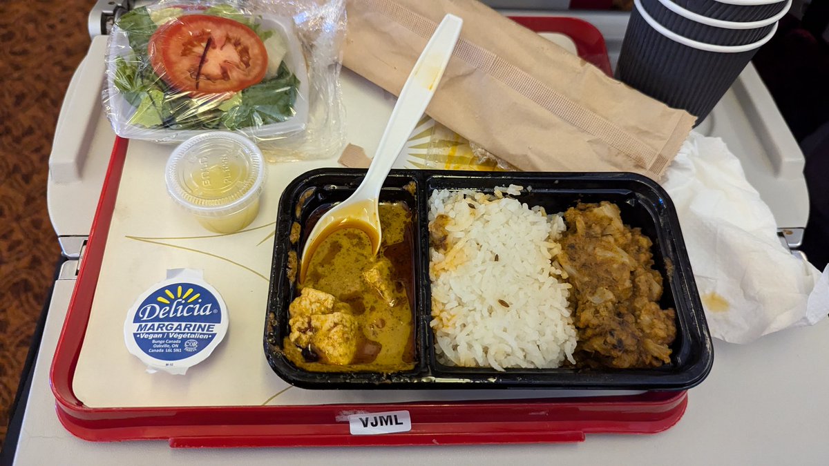AnshulBhandari's tweet photo. @airindia Update: Spoke to AI's customer service team twice and was told to order Jain meal as it wouldn't have any animal products. Onboard the meal had paneer. Had to stay hungry for 7 hours, until the attendent decided to step up and somehow arrange vegan meal for the second service. https://t.co/xahmUyyMwn