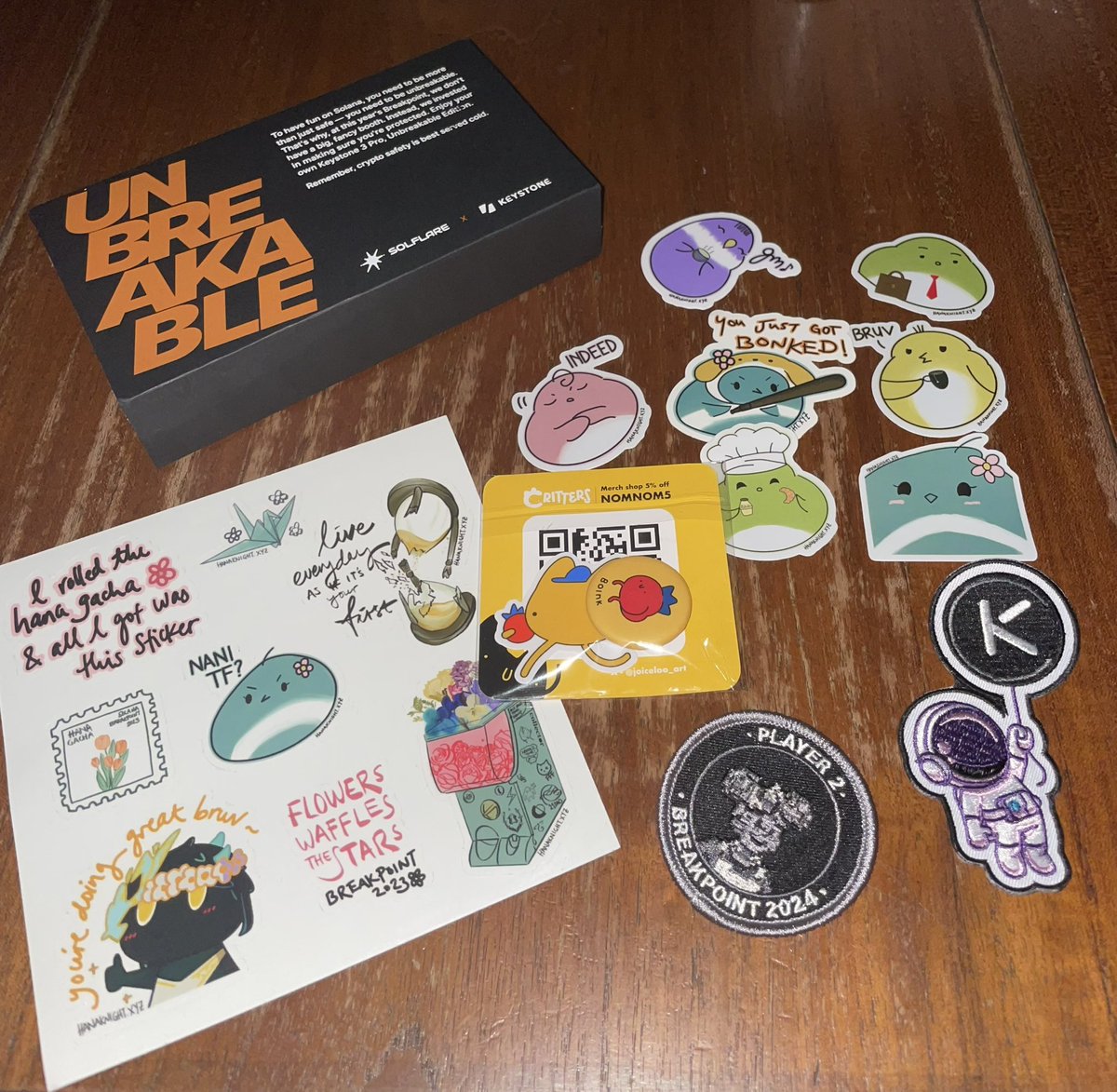 visualaidd's tweet image. Some of the Solana Breakpoint merch I got in D2! @solflare_wallet x Keystone Pro 3!! 
Mochi Birb stickers from @hanaknight_ 's Travelling gacha!!
And the cutest critter from @joiceloo_art !!
Highlight today was definitely seeing my fav two artists throwing hands in a boxing match