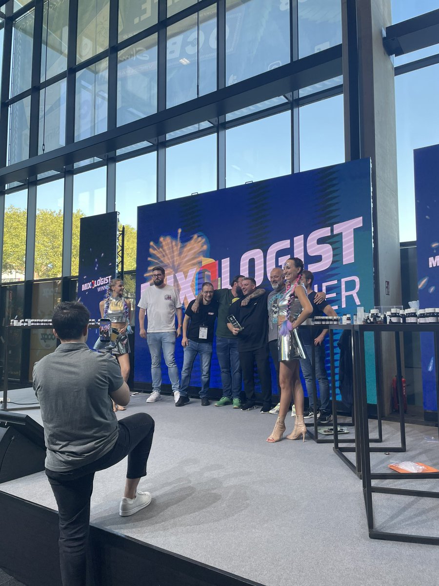 2FIRSTS's tweet image. We witnessed a MIXLOGIST event at #intertabac sponsored by @VaporessoEcig 
Whoever can mix the best flavor in 10min get the chance to be the winner 🥳