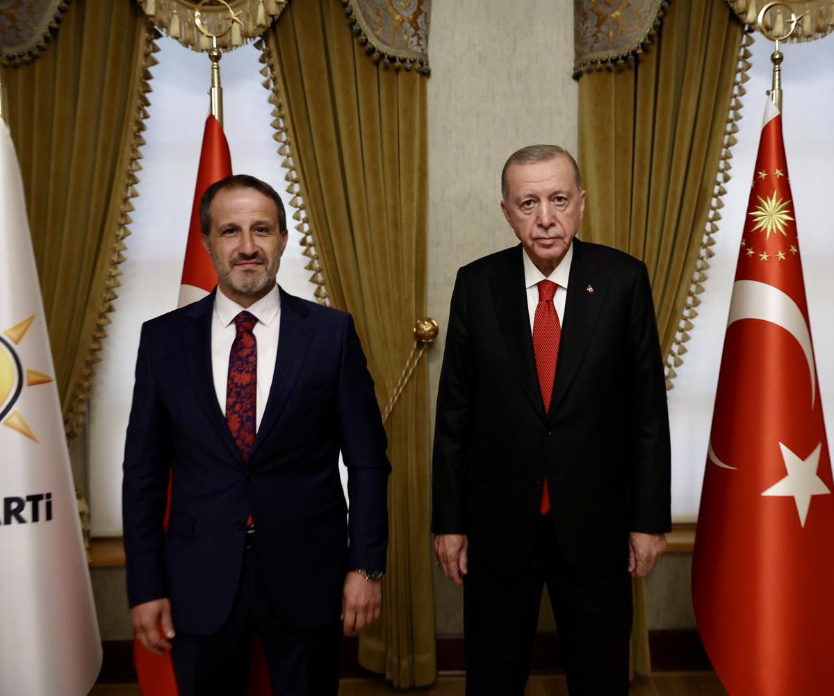 Emrullah_Gur's tweet photo. 📍İstanbul / Dolmabahçe Sarayı

Ağrı İl Başkanımızın, Sayın Cumhurbaşkanımız Recep Tayyip Erdoğan’ın tensipleriyle atanması sonrası güne dair güzel bir anı… https://t.co/VToT0iiyNj