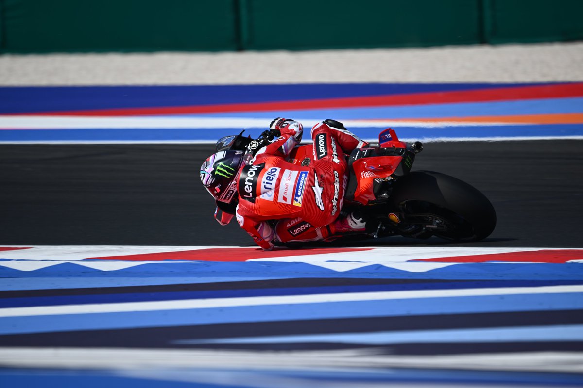 circuitomisano's tweet photo. Sole, motori, tanto pubblico e nuovo record della Pista โก๏ธ
La mattina dellโ #emiliaromagnagp non ci ha fatto mancare nulla! ๐
Appuntamento alle 15:00 con la Tissot Sprint Race ๐๐ฅ
#rideoncolors https://t.co/e9JK9AKMsa