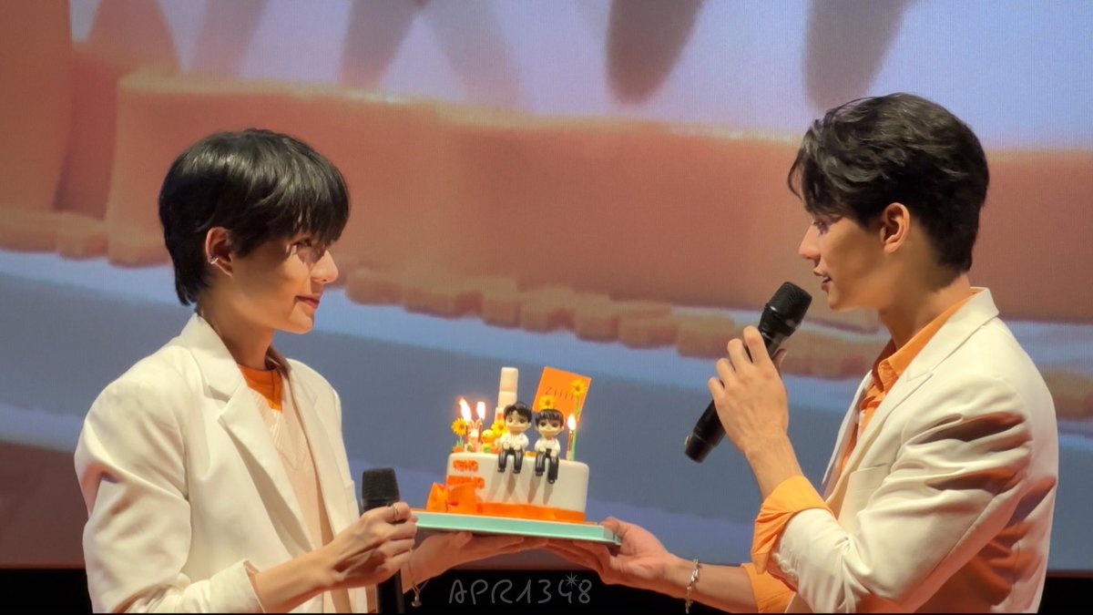 Apr1348's tweet photo. น่ารักทั้งแบรนด์ ทั้งเค้ก ทั้งคนรับ อุ๋งอิ๋งใจมาก 🫶✨

#ZiiiTFanFestxKengNamping
#ZiiiT #KengNamping https://t.co/HSeAKJ3rgG