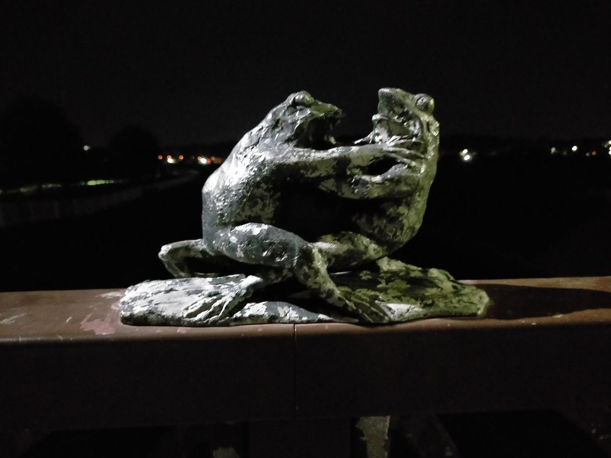 behikeni's tweet photo. 夜の公園を徘徊してみました。
見えるところに変態さんはいませんでした。
治安は良いです。
#欲の公園 #徘徊 #変態さん https://t.co/7klV6ujweU