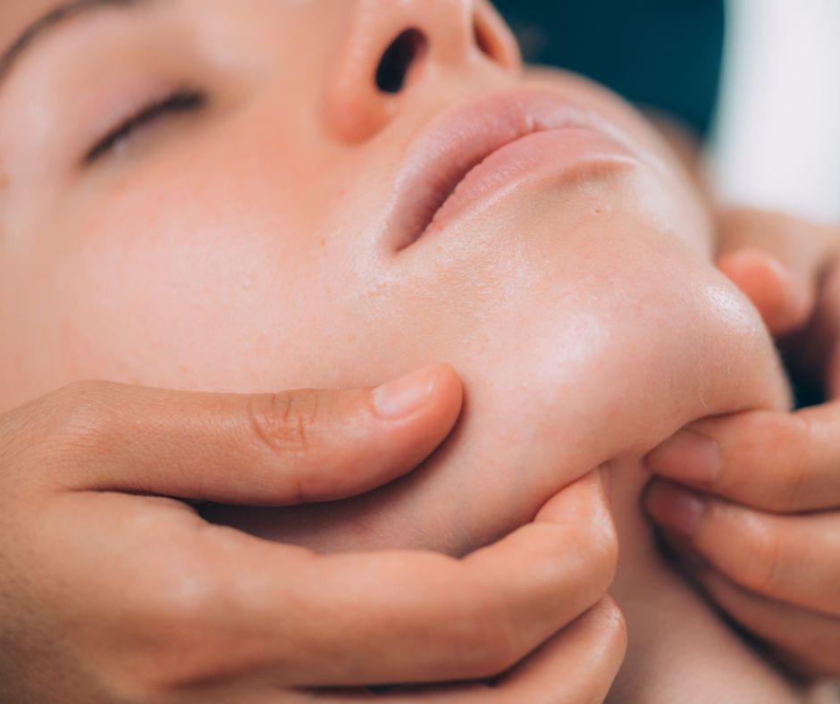 Oceanside_Chiro's tweet photo. Whether you're dealing with stiffness, clicking, or pain while chewing, our expert team is here to restore comfort and mobility. Don’t let jaw pain control your life! Contact Oceanside Chiropractic today for effective relief. Book Your Consultation Now! https://t.co/PTMhddeJqf https://t.co/yObPD27UfS