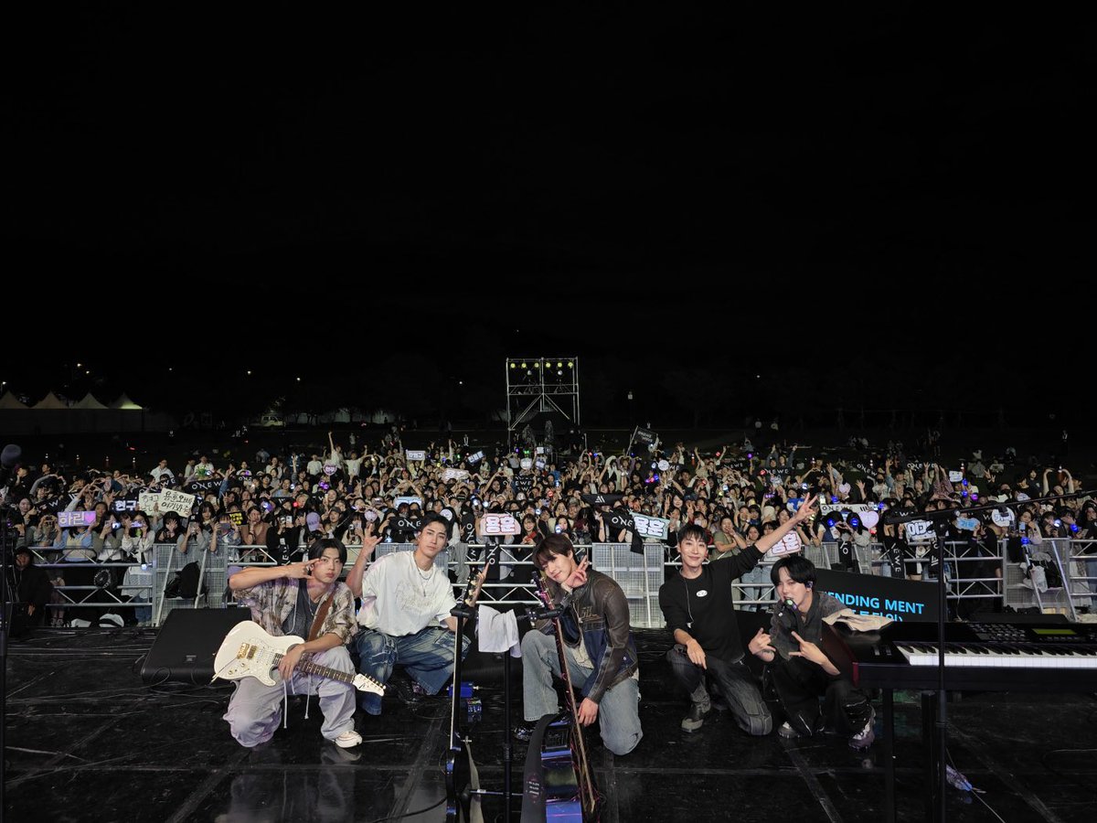 official_ONEWE's tweet photo. [#ONEWE]

💜 Me + Youth Festival 💜

원위와 위브의 색으로 물든
오늘 무대도 즐거웠어요 ☺️

#원위 #WEVE #위브 
#OFF_ROAD https://t.co/7w4Qr0MlNc