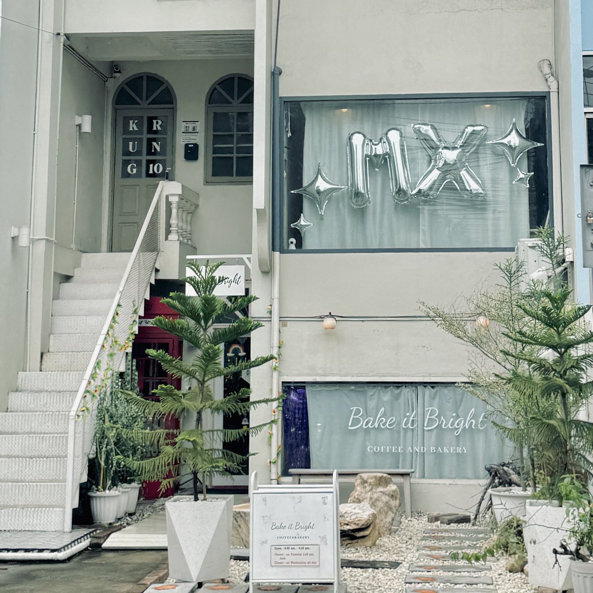 moniize_'s tweet photo. 🍰🧋วันนี้ไปคาเฟ่ที่ bake it bright มาาา 💙✨
นี่เหมือนไม่ได้ไปคาเฟ่พี่มอนมานานมากกกกกๆ ทีมงานเซ็ตติ้งคาเฟ่น่ารักมากๆด้วยย ขนมก็อร่อย พรุ่งนี้ก็มีงานอีกวันนะ อยากให้มอนเบเบ้ไปเยอะๆเลยย เป็นคาเฟ่ที่ฮีลใจสุดๆ ไปถ่ายรูปกันเยอะๆนะะ
#If7FindOnly9Found https://t.co/9nFBpvg5br