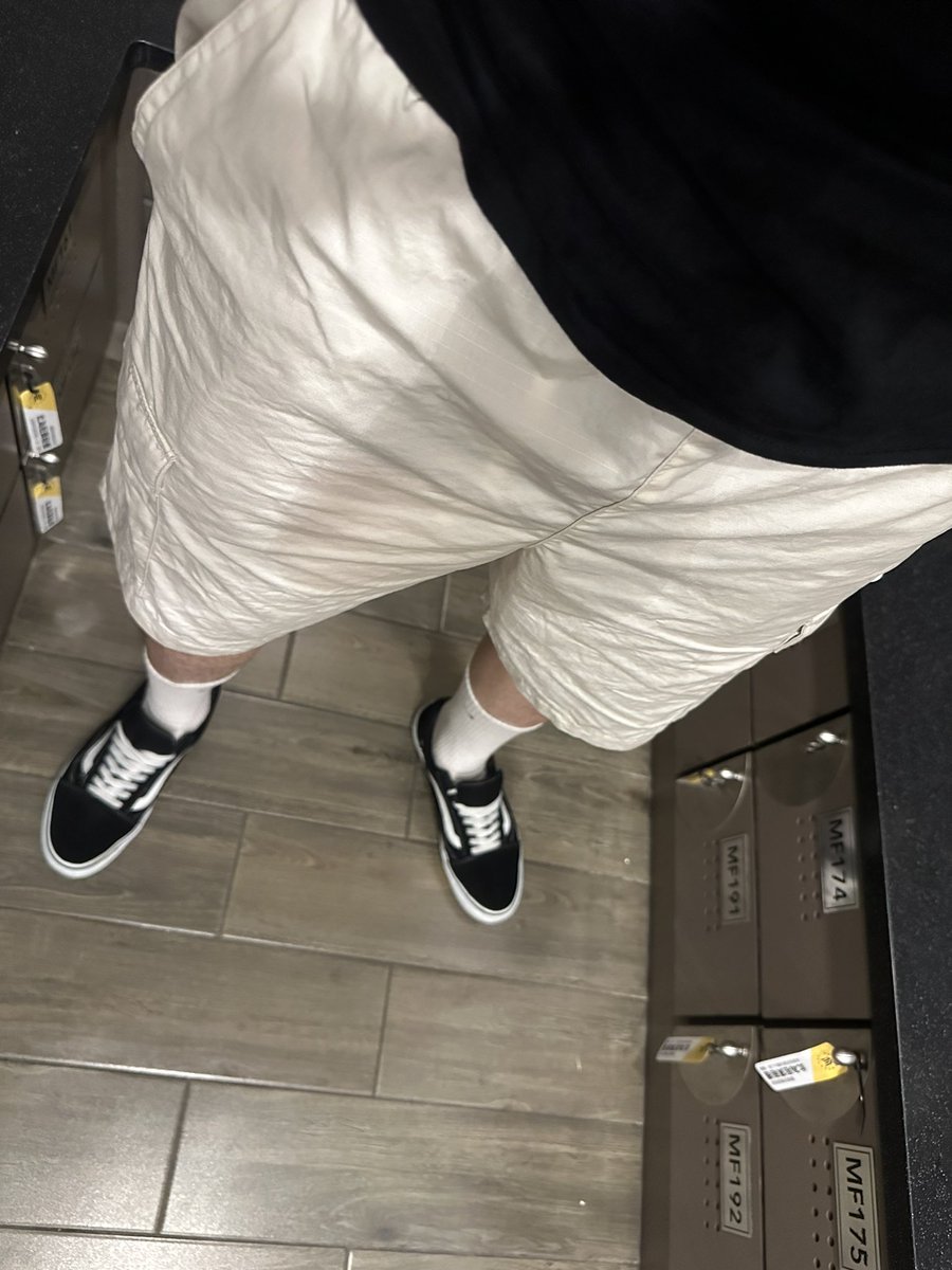 rough_rex_'s tweet image. 被弄濕了