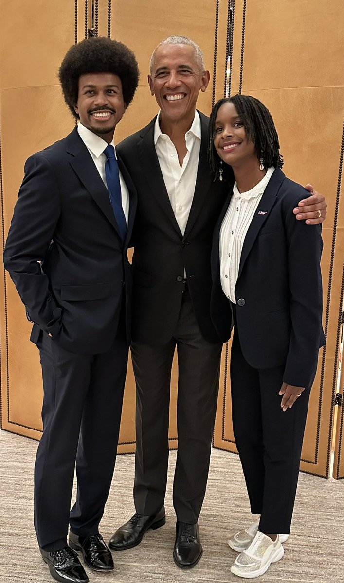 Justinjpearson's tweet photo. We are so honored and grateful to have met President @BarackObama! Oceana &amp; I are so grateful for his &amp; First Lady @MichelleObama’s example of leadership, love, &amp; service. We will share this moment with our community, our kids, and our grandkids years and years from now! https://t.co/KzqXbj1VDm