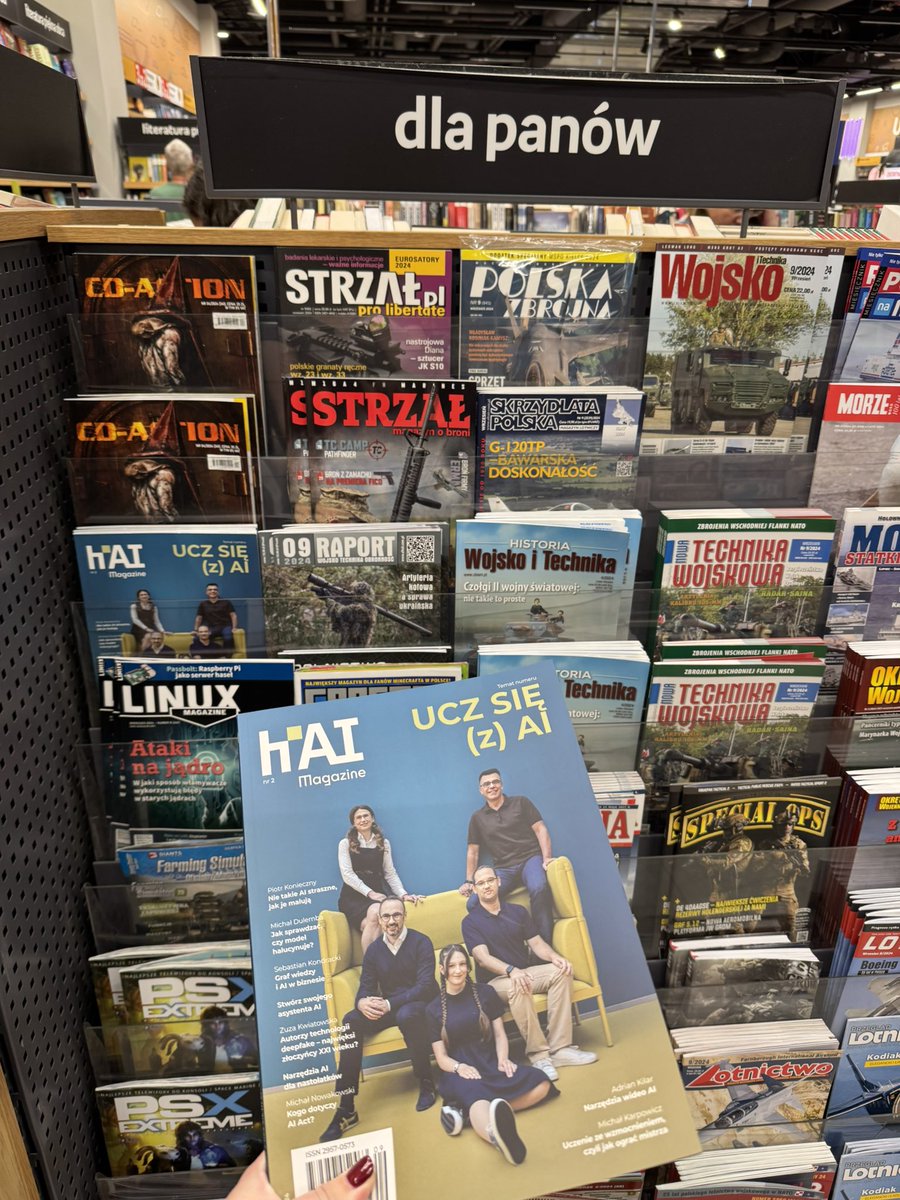 Hej <a href="/empik/">empik</a> <a href="/EmpikGo/">Empik Go: Audiobooki, ebooki, podcasty, komiksy</a> żyjemy chyba w innym świecie. Dlaczego magazyny o AI czy programowaniu leżą w sekcji „dla panów”? Bulwersujące😔 Co to za powielanie stereotypów w 2024r? Może lepiej Sekcja popularnonaukowa?

<a href="/KotulaKat/">Katarzyna Kotula</a> <a href="/UOKiKgovPL/">UOKiK</a> #równouprawnienie #ai #stereotypy #feminizm