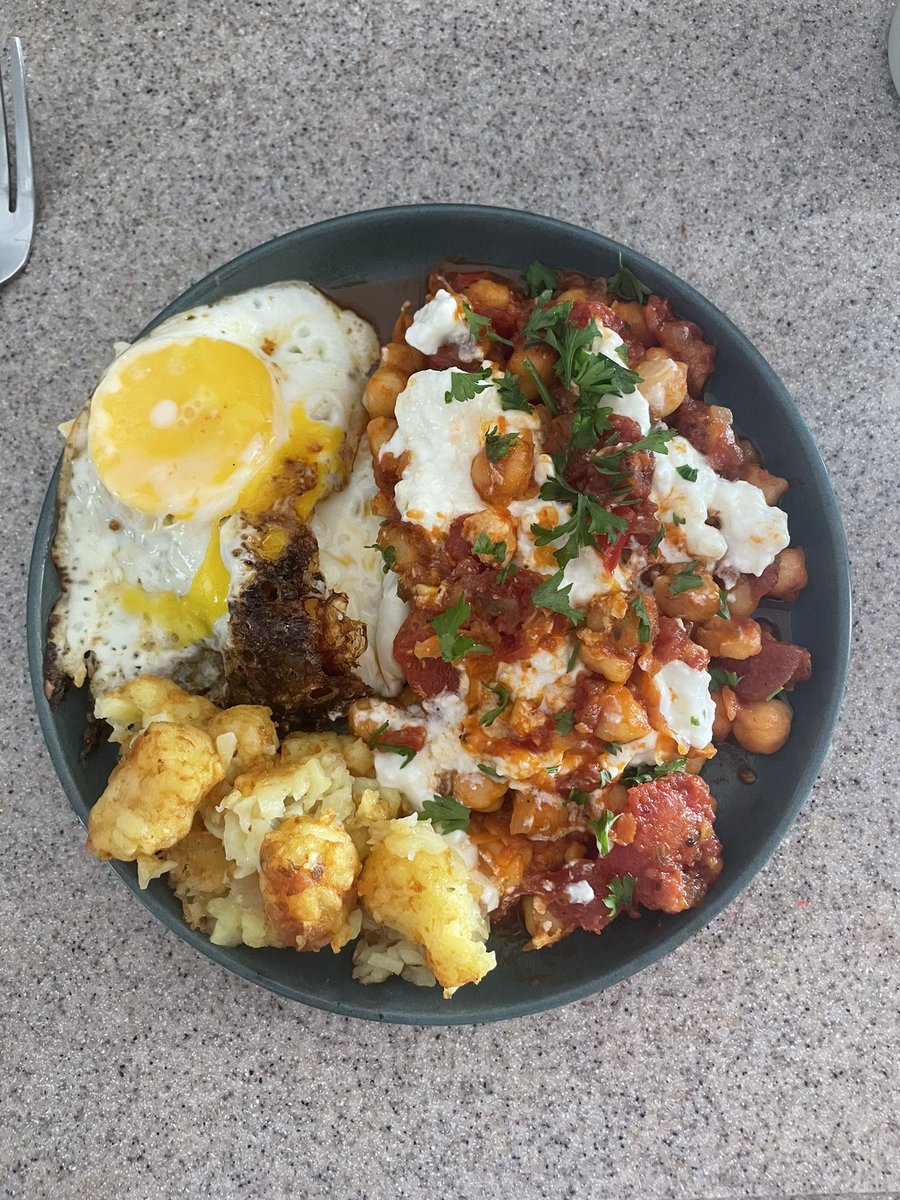 acornmango's tweet image. Real hi fuk it salmon heads and boiled dumplings #REALMENCOOK