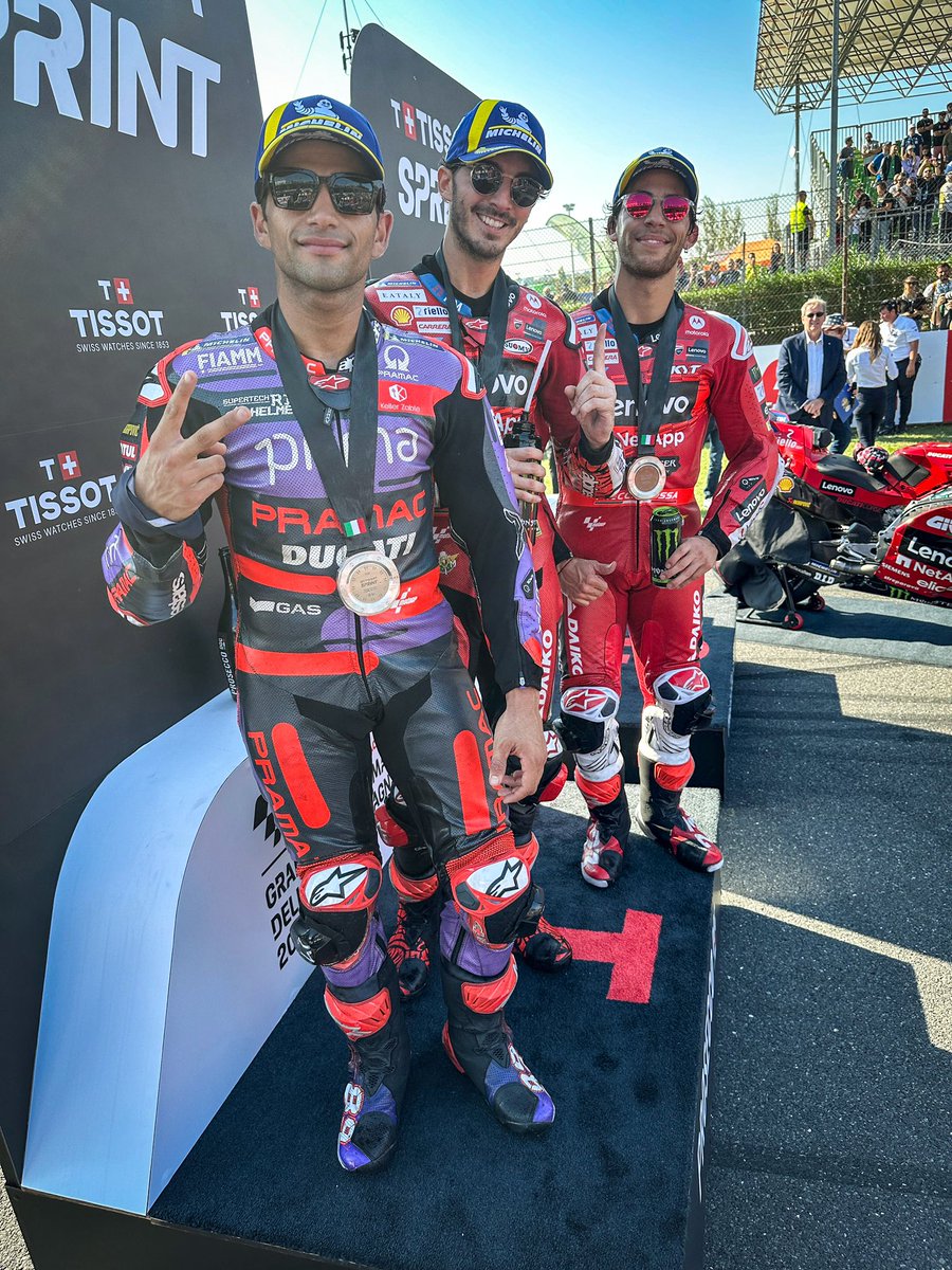 MotoGP's tweet image. The #EmiliaRomagnaGP 🏁 medallists:

🥇 @PeccoBagnaia 
🥈 @88jorgemartin 
🥉 @Bestia23 

#MotoGP