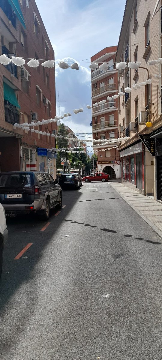 elcapirote's tweet photo. Este sábado, a partir del mediodía, hemos vestido de gala el tramo final de la calle Santísimo en conmemoración de la efeméride que se celebrará con la procesión extraordinaria de la cofradía del Santísimo Niño Jesús. https://t.co/tjuFiKGzYe