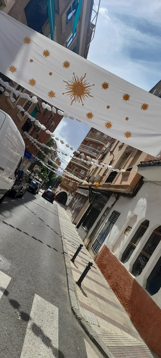 elcapirote's tweet photo. Este sábado, a partir del mediodía, hemos vestido de gala el tramo final de la calle Santísimo en conmemoración de la efeméride que se celebrará con la procesión extraordinaria de la cofradía del Santísimo Niño Jesús. https://t.co/tjuFiKGzYe