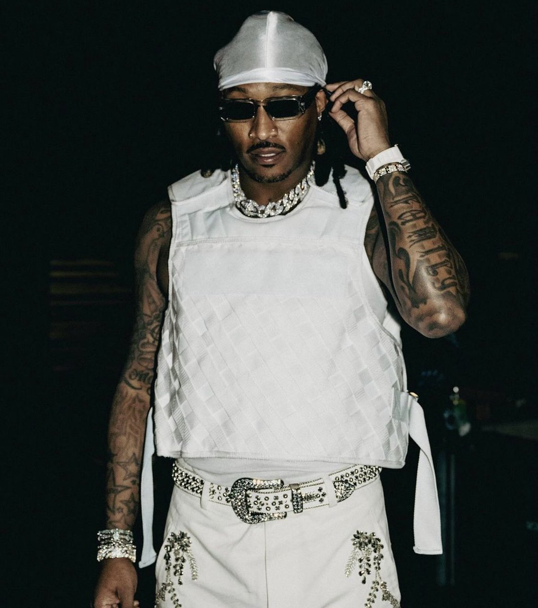 DailyRapFacts's tweet image. Future is now the first artist EVER to occupy the ENTIRE top 10 Apple Music charts with solo songs 🏆