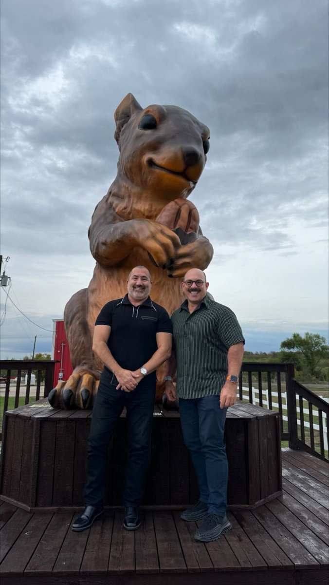 homeownerai's tweet image. Tony Rossell and Bill Sperry meet CEO Dustin Gray in person for the first time at... a pecan farm! 🐿️
The Milestones team had a blast meeting incredible people at #HWAnnual23 for #smorefun at last night’s after-party. Amazing event, HousingWire!