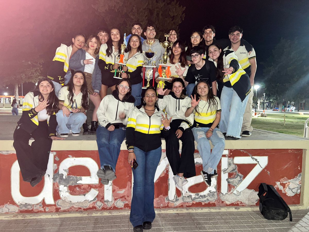 mi banda la mas loca de todas💛🐝