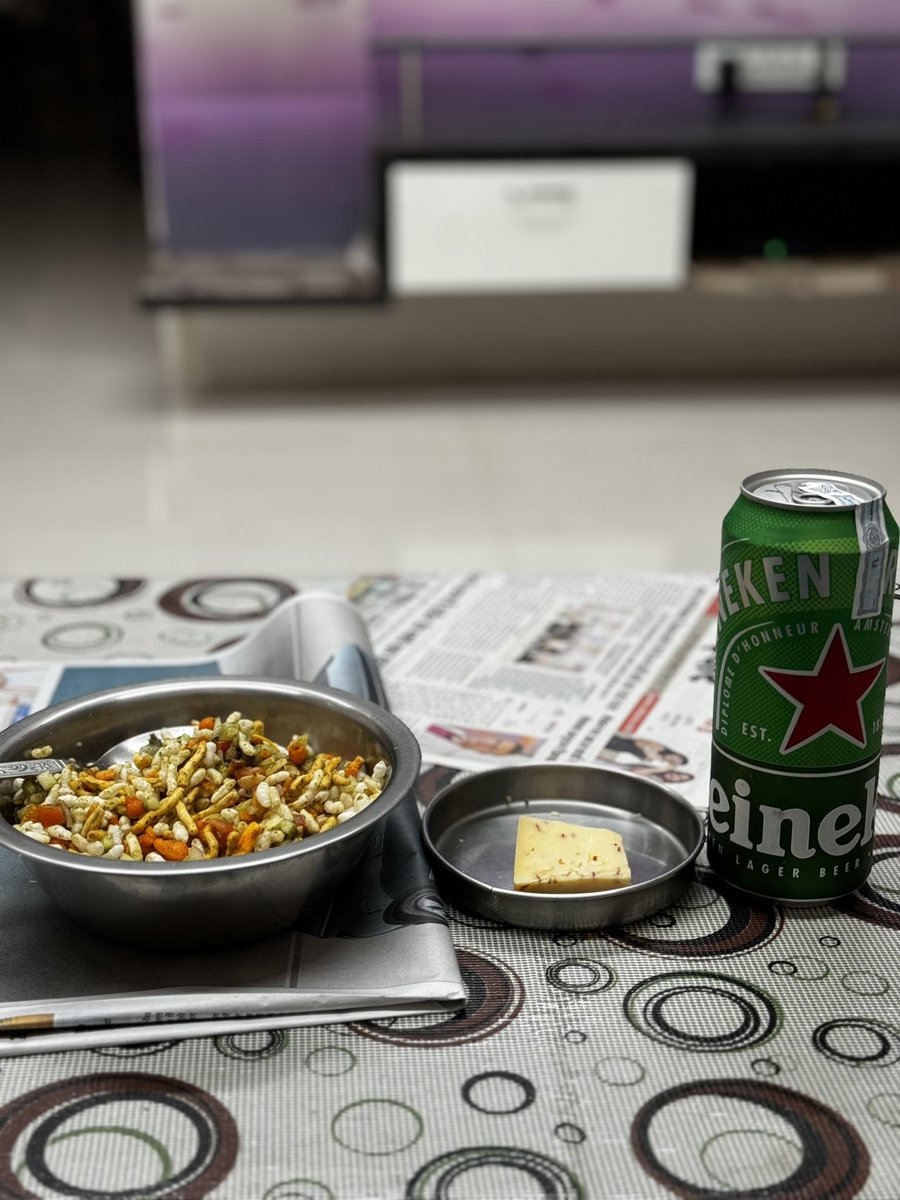 IndoreWaleBhiya's tweet photo. Dutch beer and cheese with Indorie bhel 
Cheers @TeamBewada https://t.co/oySkvk9Vu2