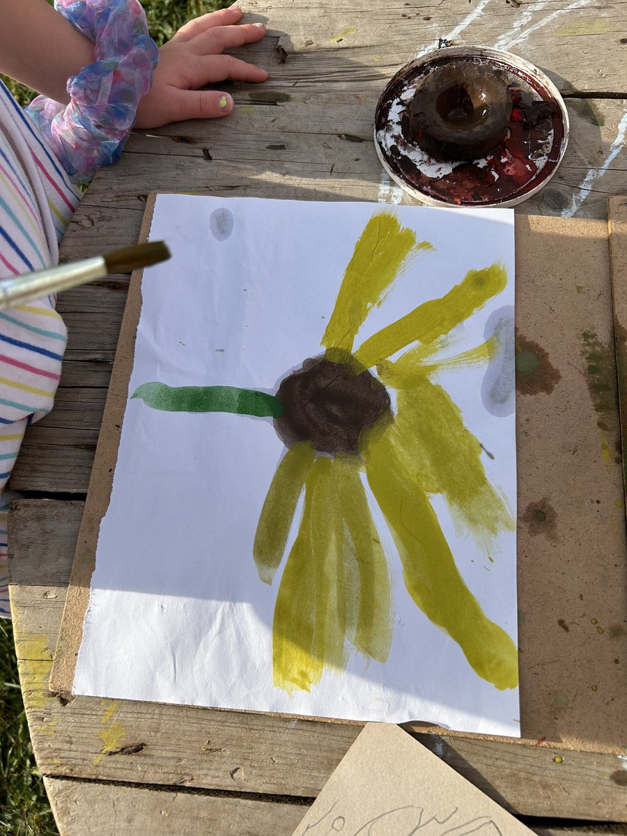 We took our watercolours outside to paint the sunflowers! Look at these artists!!! <a href="/senatorgibson1/">Senator Gibson</a> <a href="/dsbn/">District School Board of Niagara</a>