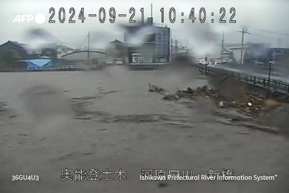 🇯🇵 Inondations au Japon : une personne est morte et au moins sept autres sont portées disparues. Les autorités ont ordonné ce samedi, l'évacuation dans le centre du pays de plus de 60.000 habitants en raison d'inondations provoquées par de fortes pluies #AFP