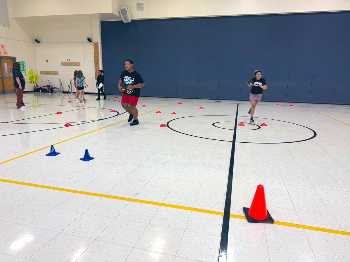 ABG3_'s tweet photo. 💡Student Collaboration: 
Create, Draw, Explain, and Perform. 

Our focus this past week was agility. Students tied in a few math concepts and used different lines, angles, and symbols to create an agility route. #OPESPhysEd https://t.co/a6l6ofneFU