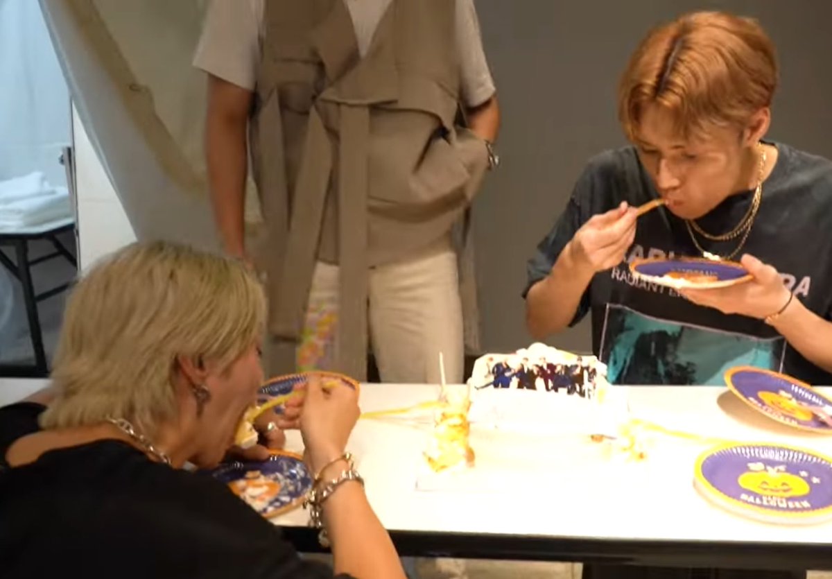 せやさんwwwwwww
くちでっかwwwwwww
頬張ってるのかわいいwwwww