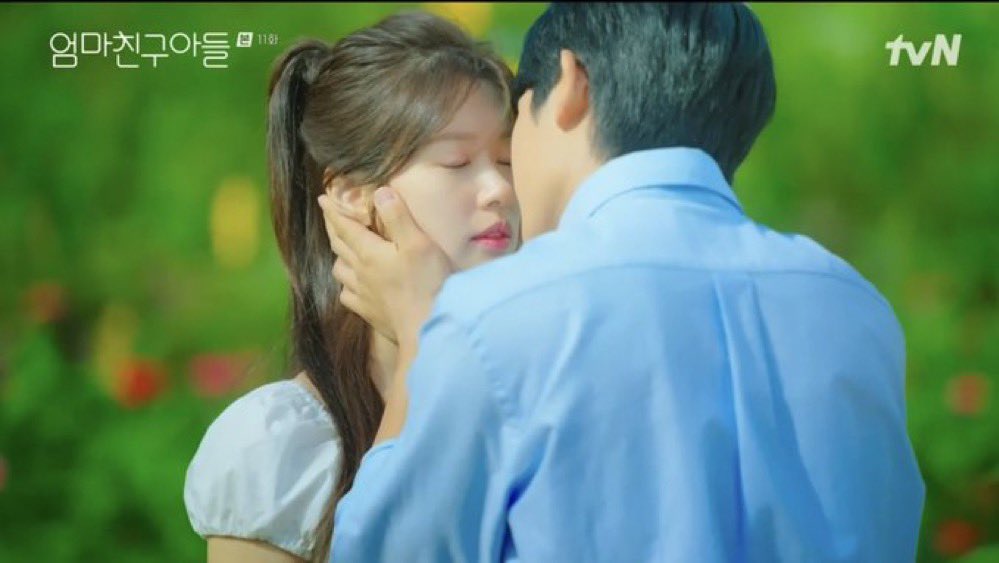 leedoohyuns's tweet photo. y’all we made it through eleven episodes of slowburn, angst, fawking cancer, broken engagement, accidents, ex girlfriends to literally ONE OF THE MOST BEAUTIFUL SCENE OF LND 

#LoveNextDoor #LoveNextDoorEp11 https://t.co/tnpOu4hiMv