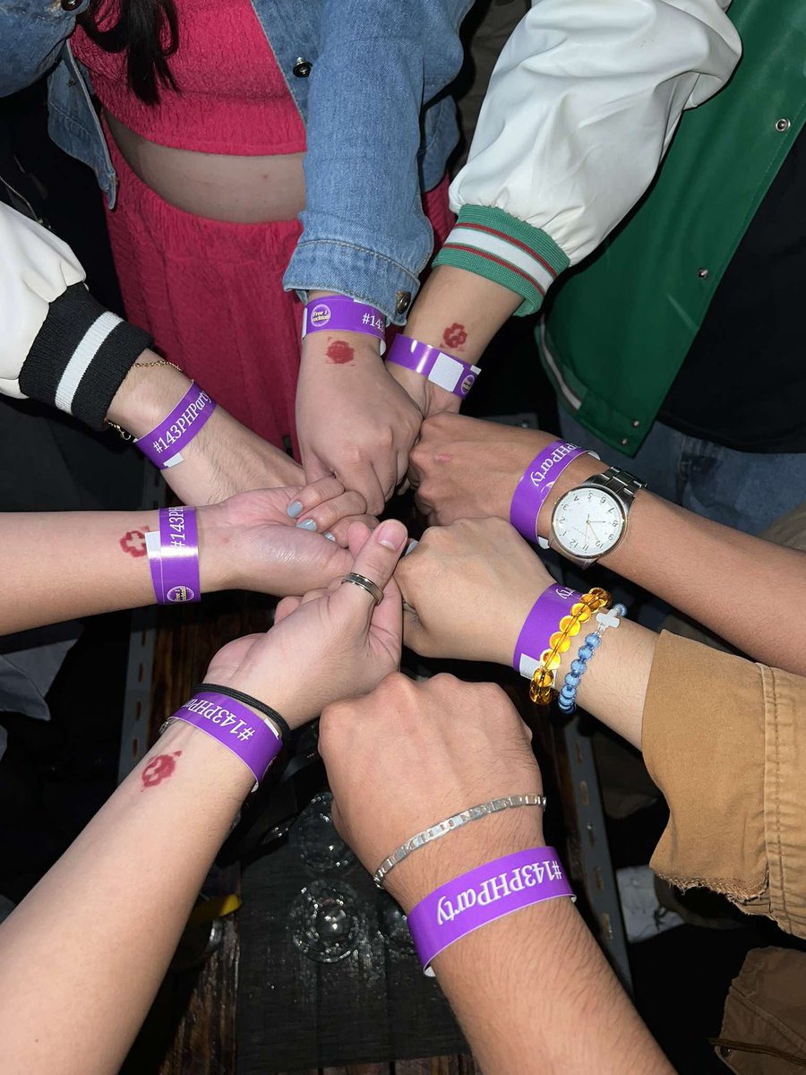 claireyu's tweet photo. Katycats Philippines here!! Missed you so much guys after 143 years😜😍!!!
143 Album release at the bar!
#143PHParty
#KatyPerry
#KatyPerry143 https://t.co/y23OciS4Vl