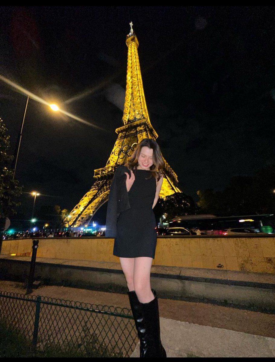 zoemileymiller's tweet photo. Eiffel Tower queen @LOrealParisTH @CHANEL

#LOrealParis
#LOrealParisTHxBecky
#LOrealParisTH
#LeDefileLOreal
#LEDEFILELOREALTH
#WORTHIT #LOrealMakeupTH
#Beckysangels #beckyarmstrong

#ChanelxBecky
#ChanelWatch #ChanelJewelry 
#Chanel https://t.co/yFITNxoI6t