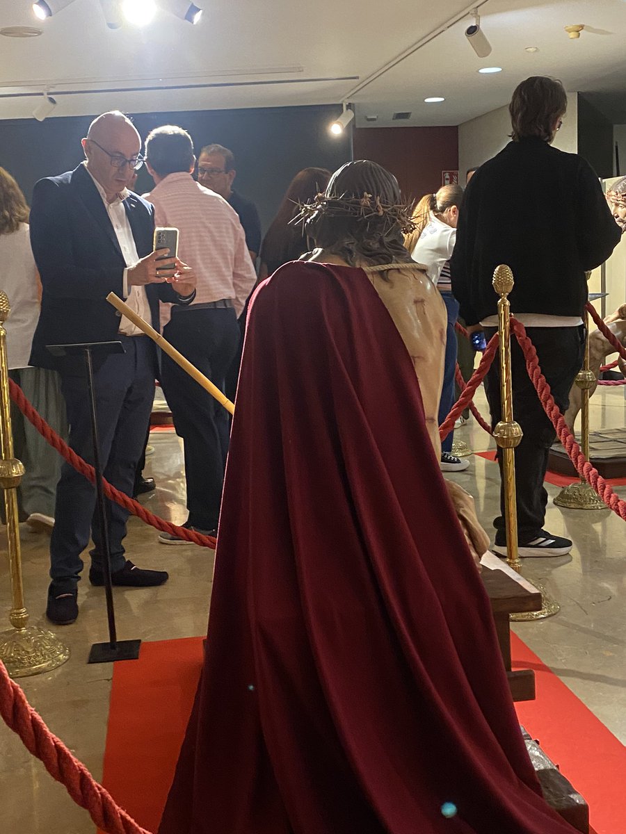 HermandadRoda's tweet photo. Asistimos ayer a la inauguración de la Expo #CORONATIO organizada por @Nazareno_Cieza y en la que nos hacemos presentes con nuestra imagen titular #JesúsCoronadoDeEspinas, talla de 2013 de @fernandojaguado
#HermandadJesusCoronadoDeEspinasLaRoda #SonosNazarenos https://t.co/xvi2YYEAxg