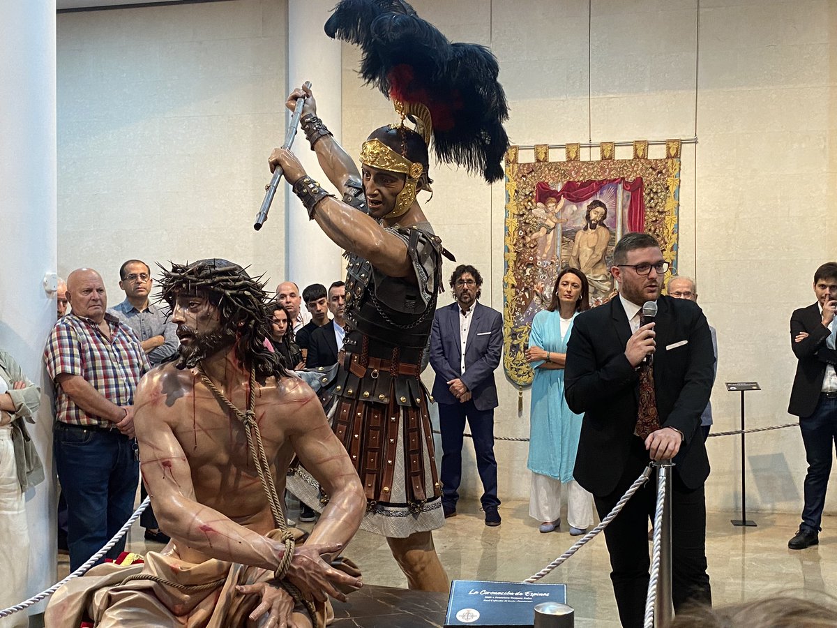 HermandadRoda's tweet photo. Asistimos ayer a la inauguración de la Expo #CORONATIO organizada por @Nazareno_Cieza y en la que nos hacemos presentes con nuestra imagen titular #JesúsCoronadoDeEspinas, talla de 2013 de @fernandojaguado
#HermandadJesusCoronadoDeEspinasLaRoda #SonosNazarenos https://t.co/xvi2YYEAxg