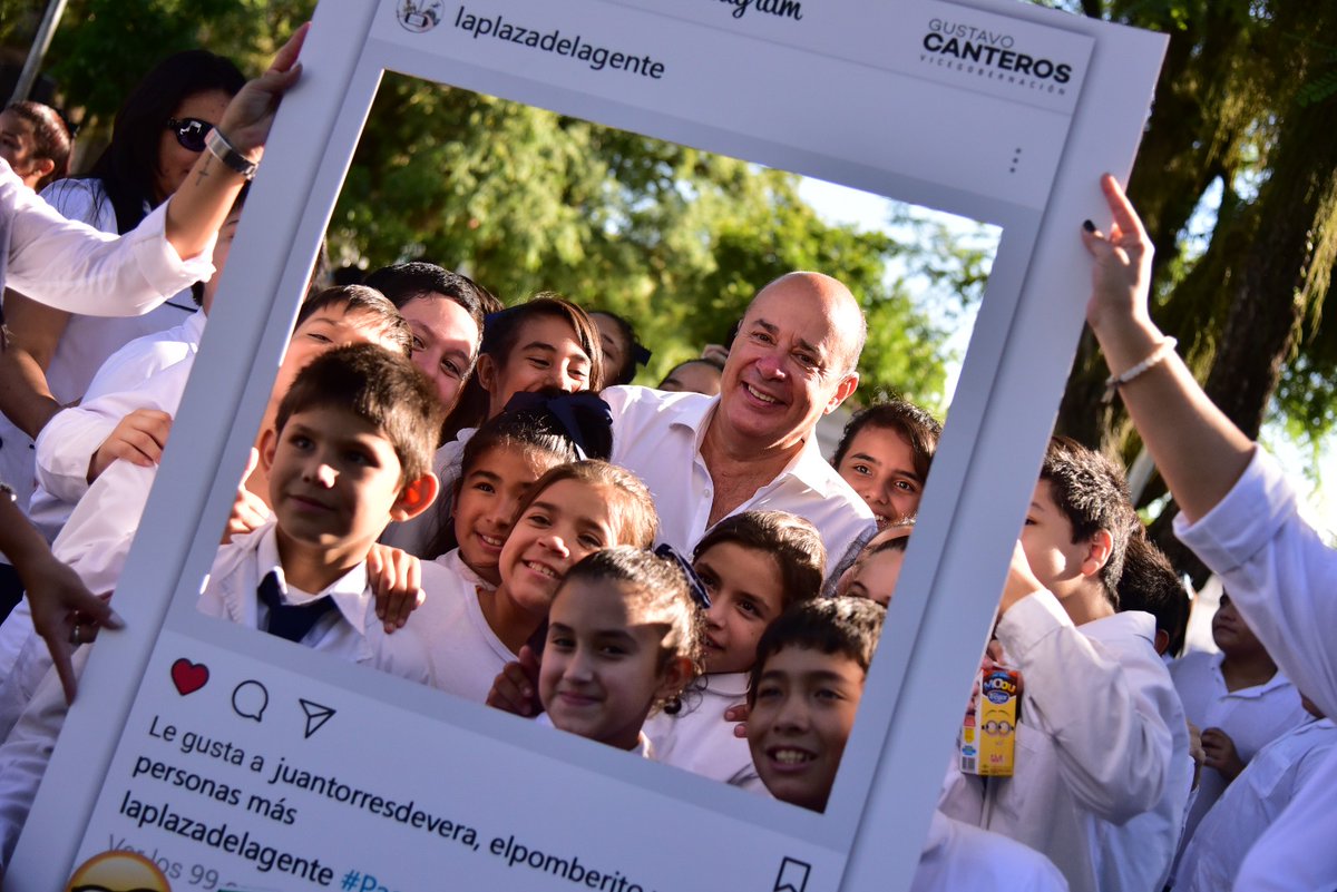 En el #DíaDelEstudiante, quiero decirles que estudiar es el mayor acto de rebeldía. El conocimiento empodera y nos da las herramientas para enfrentar desafíos y generar una verdadera revolución.

#NuevoPaís