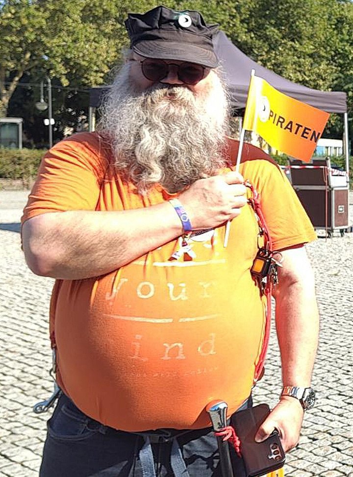 "Ah,ein X-Mensch!
Sie glauben wohl auch,dass wir Piraten politisch chancenlos sind?
Aber das stimmt nicht!
Wir haben die Mitmach-Partei erfunden!
Da ist Freiheit,Würde,Teilhabe drin-Umhüllt von Idealismus
Aber Vorsicht! It's cool man!"
<a href="/PlusBrandenburg/">PlusBrandenburg</a> WÄHLEN!
#Brandenburgwahl24