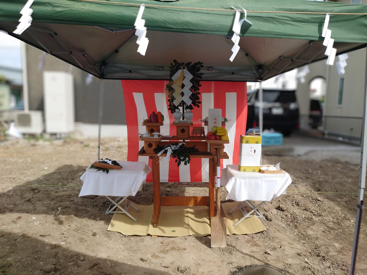 今日は地鎮祭と着工合意の取り交わし。
天候にも恵まれ無事に終わりました。着工は10月８日の予定です。

#住友林業の家
#BF工法
#住友林業木更津営業所
#新築木造住宅