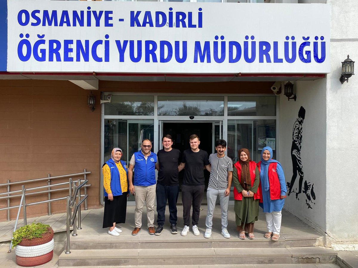 GSB_KadirliGM's tweet photo. İlçemize okumaya gelen gençlerimizi büyük bir heyecanla karşıladık! 🤗 Gençlik merkezimizi tanıtıp birlikte geçireceğimiz harika zamanların ilk adımını attık. 🎉 Hepiniz hoş geldiniz, burada her anınız dolu dolu ve keyifli geçecek! 🌟 
#gsbgm 
#MerkezimHeryerde 
#gsbyanımda https://t.co/MVRzmiflGE