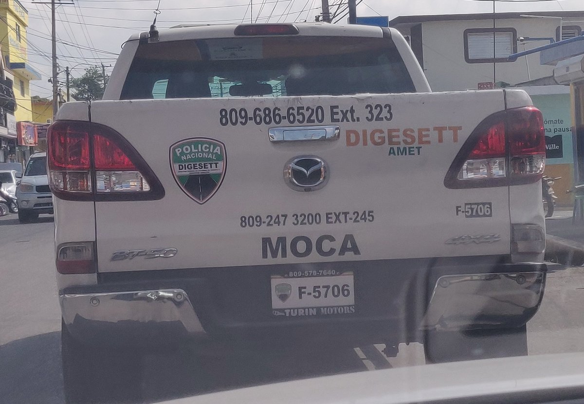 maximoangeles's tweet photo. Cada vez que veo un vehiculo de la policia, Intrant, Digeset y afines, con una ficha en lugar de una placa, me pregunto si esto es legal (se supone que no) y si estos vehiculos cuentan con los debidos documentos y seguros de ley
@INTRANT_RD @digesettrd_ @PoliciaRD @PresidenciaRD https://t.co/bUHCkDnhKB