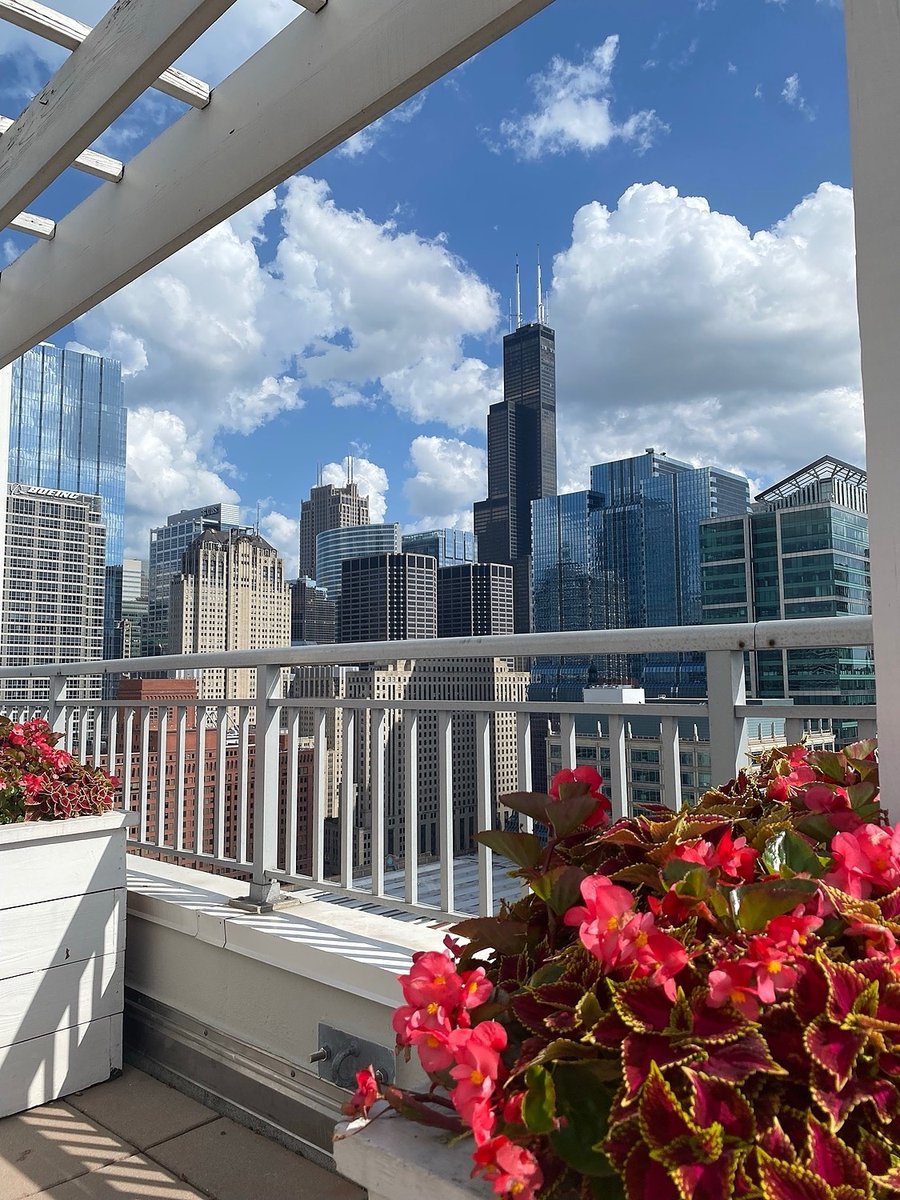 180NJefferson's tweet photo. Enjoy a relaxing Saturday on our rooftop terrace. The perfect spot to soak up the sun and unwind. ☀️🏙️

#180northjefferson #chicagoapartments #westloop #fultonmarket #rooftopvibes https://t.co/K64gLOnLMn
