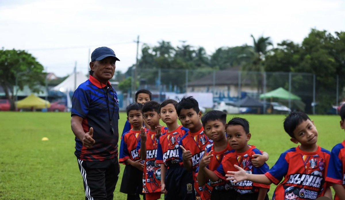 AMK_JOHOR's tweet photo. 21/09

AMK Kluang telah turut serta menjayakan Program "Klinik Bola Sepak Harimau Selatan" yang bertempat di Padang Bola Kompleks Sukan Kampung Melayu, Kluang.

#amkjohor #PeneranganAMKKluang #AMKKLUANG #peneranganamkjohor
#malaysiamadani https://t.co/CSWnfQeSnL