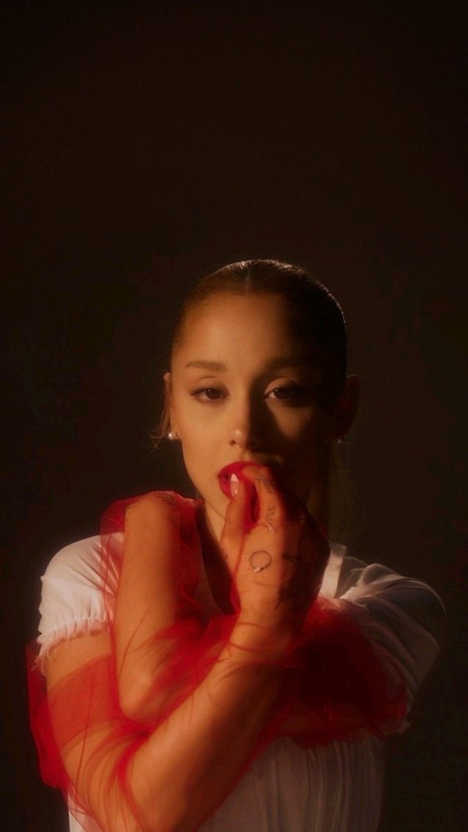 remfreak's tweet photo. eternal sunshine in 6 months: 3 billion streams 
(her flop era) 

———— 174k——————

positions in 1 year: 1.9 billion streams  💀 https://t.co/vDKfrWYbkX