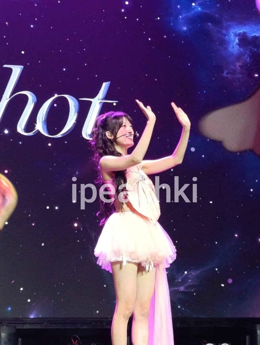 ipeachki's tweet photo. La energía y vibra positiva que emana está mujer es increíble!! Choerry eres increíble te amo, gracias por una noche inolvidable!! @official_artms #ARTMS #ARTMSinColombia https://t.co/1tNlC3z8C5