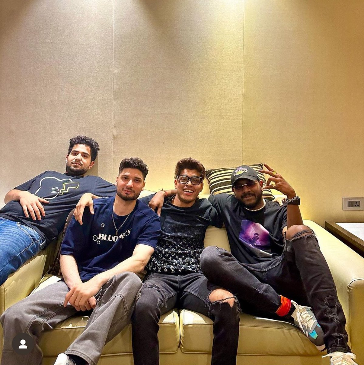 saicharan14390's tweet photo. 4 legends in one frame #HBDJONATHAN https://t.co/UxQWjQ955G
