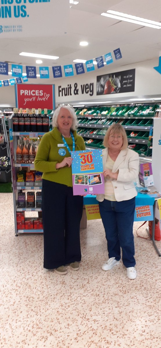 LyndaClarkCoop's tweet photo. Thanks to @LizTwistMP  and @coopuk members in our #Ryton community  for celebrating 30 yrs of #Fairtrade with us.
Let's keep pushing for a fairer world and sustainable trade 🌎 💙
@mahalia_coop @beth_coddington https://t.co/FPKdSDlNwF