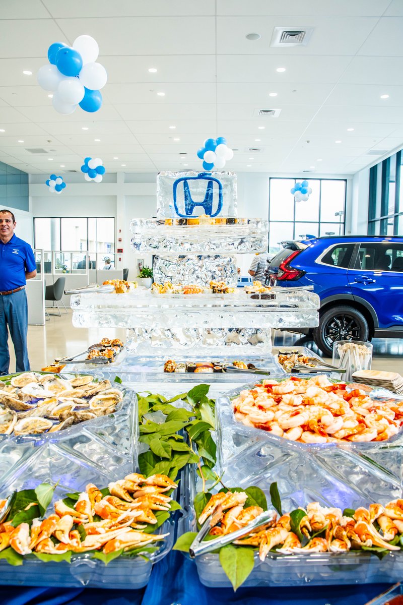 Vinart's tweet photo. Our new Honda Blue Stage facility is finally open, and while pictures can capture the beauty of the day, they only scratch the surface of the excitement and pride we felt. It was a truly special moment for everyone involved. #LehighValleyHonda #VinartDealerships #VinartAutoGroup https://t.co/FCXLi1YUdf